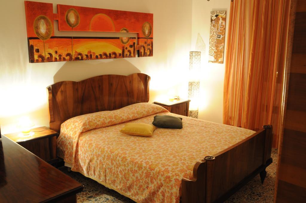 Bed and Breakfast Casa Tarragona Альгеро Номер фото